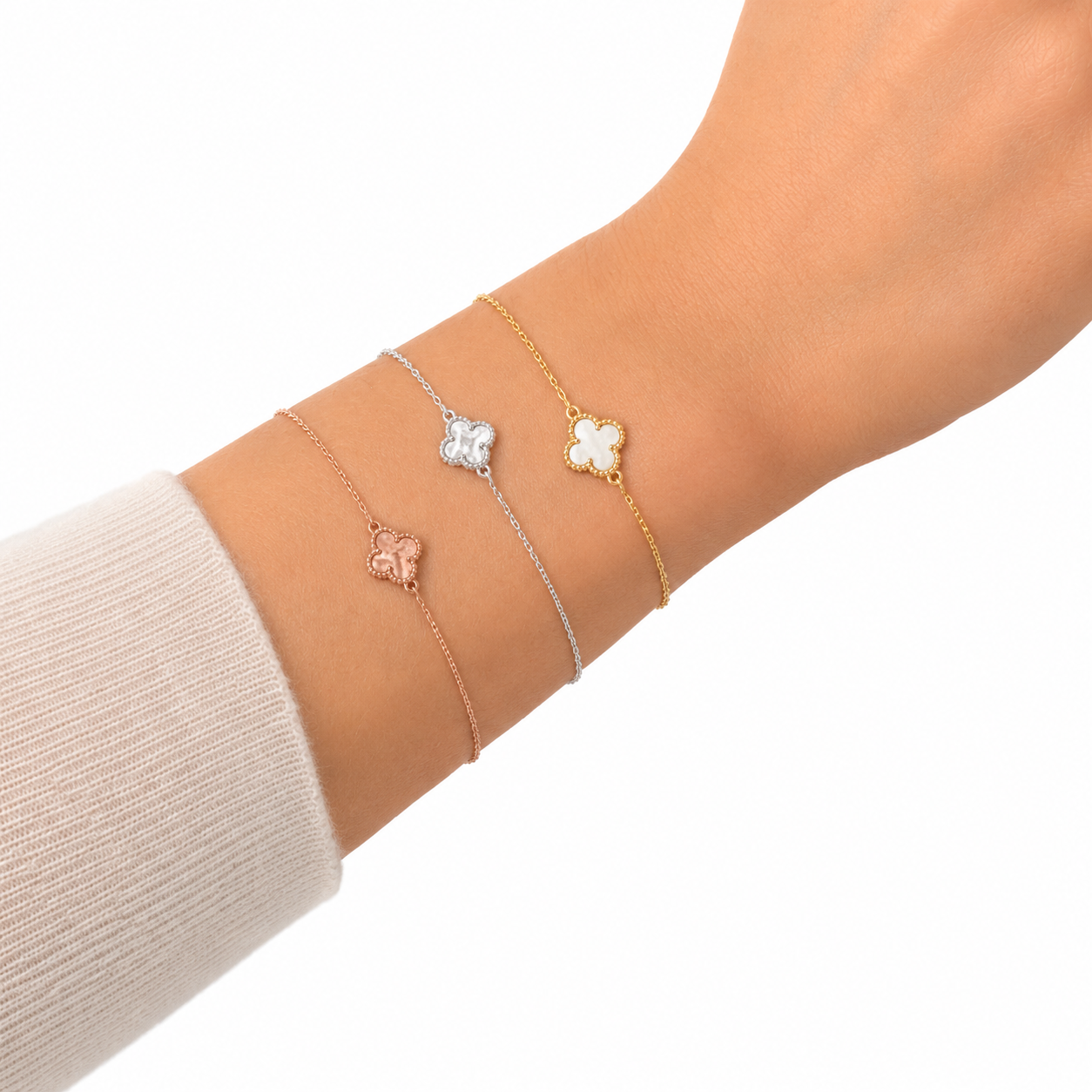 Van Cleef & Arpels Sweet Alhambra collection single-flower four-leaf clover bracelet,