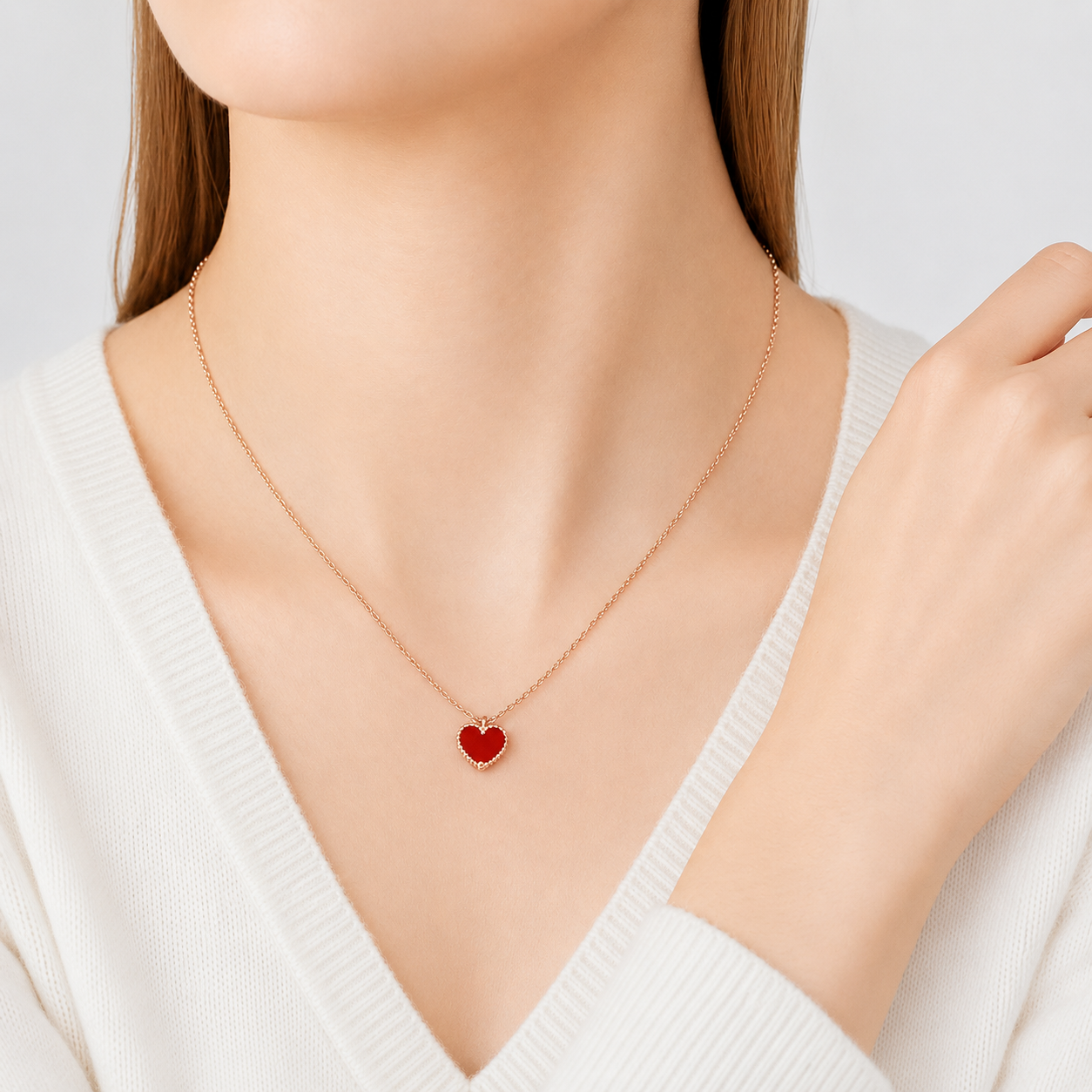 Van Cleef & Arpels Sweet Alhambra heart-shaped necklace in carnelian